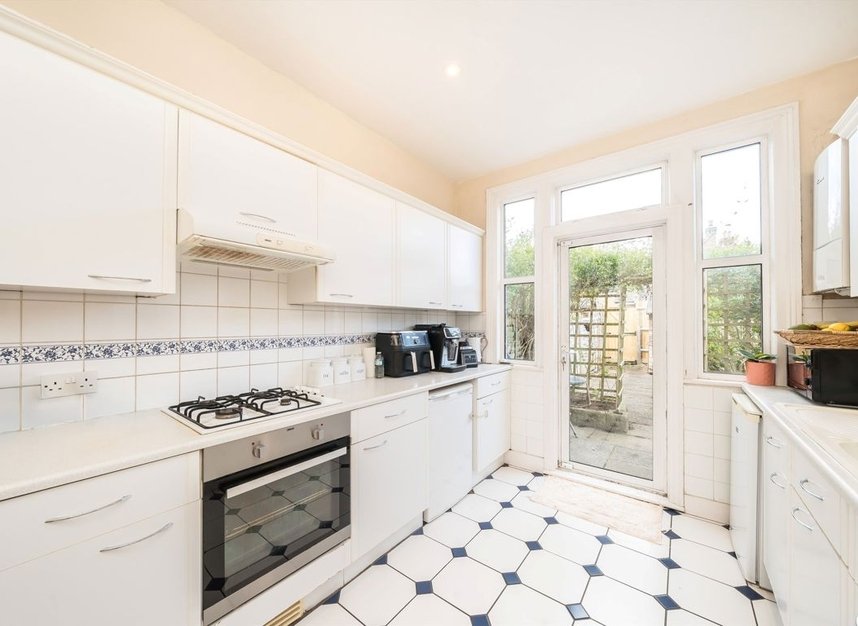 Properties for sale in Auckland Road - KT1 3BG view3