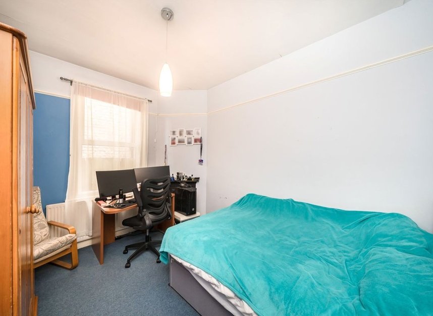 Properties for sale in Auckland Road - KT1 3BG view5