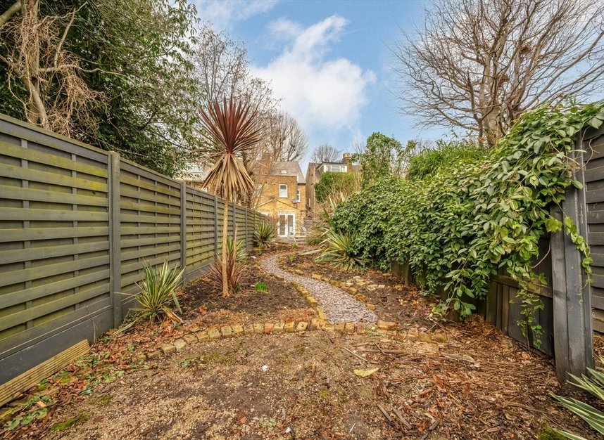 Properties for sale in Avenue Road - TW8 9NS view6