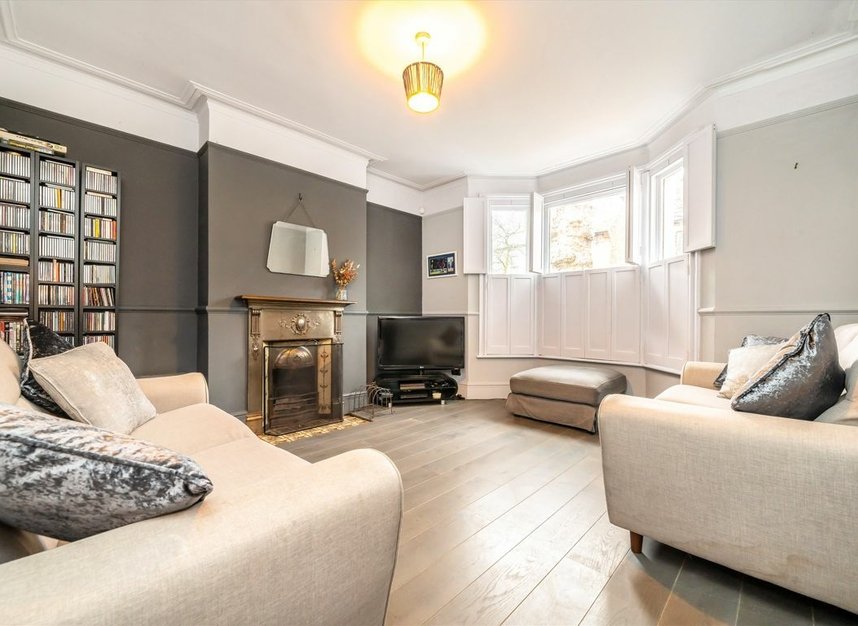 Properties for sale in Avenue Road - TW8 9NS view2