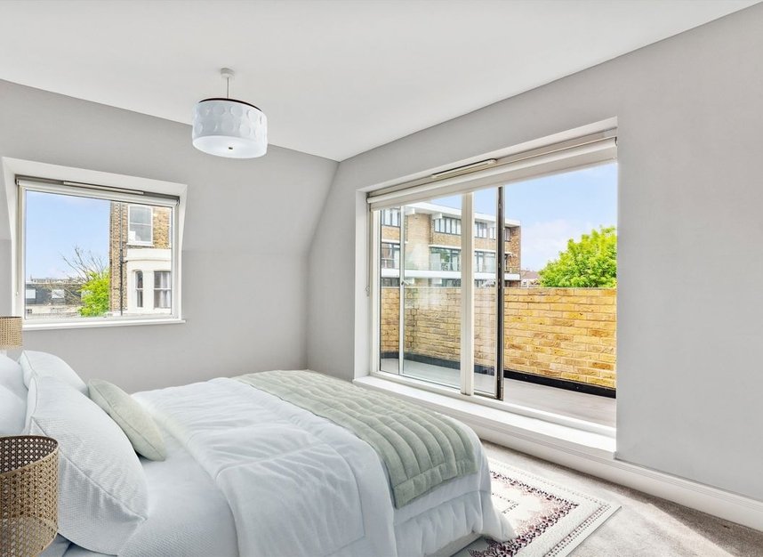Properties for sale in Avery Walk - SW11 5FU view6