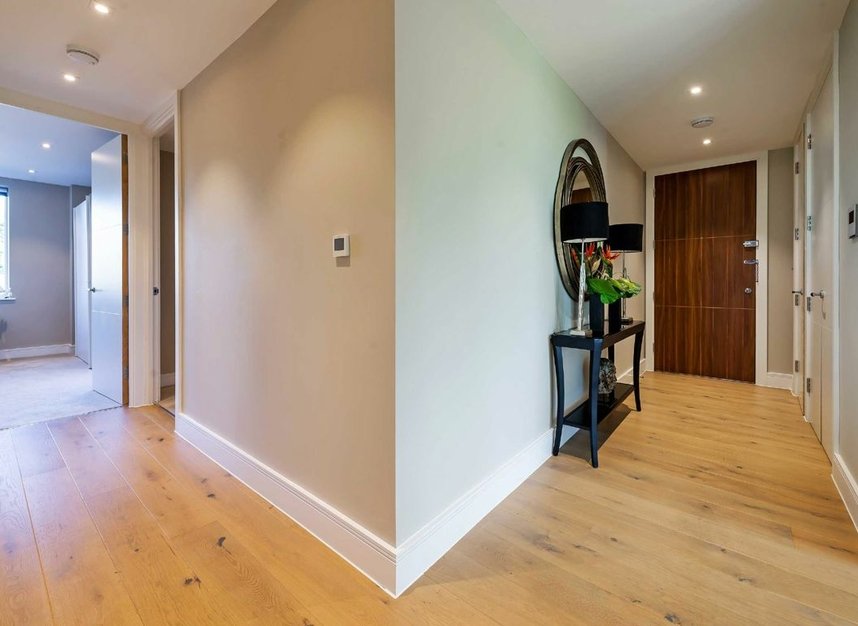 Properties for sale in Aylmer Road - N2 0BS view9