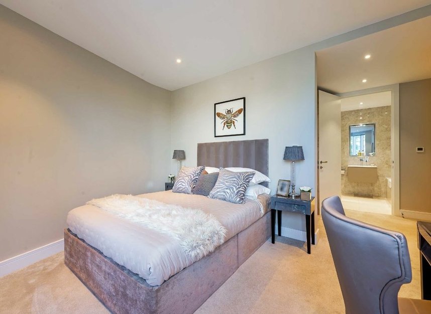 Properties for sale in Aylmer Road - N2 0BS view5