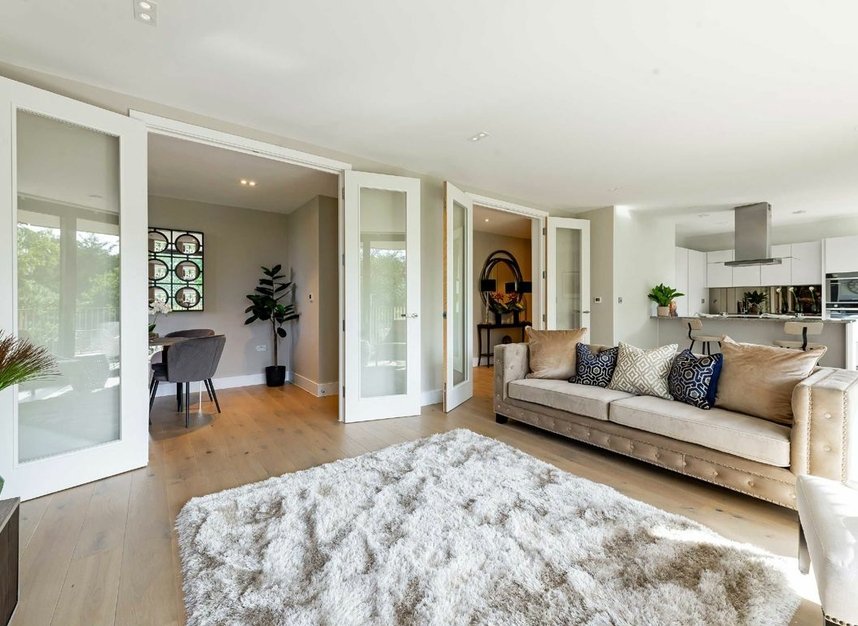 Properties for sale in Aylmer Road - N2 0BS view2