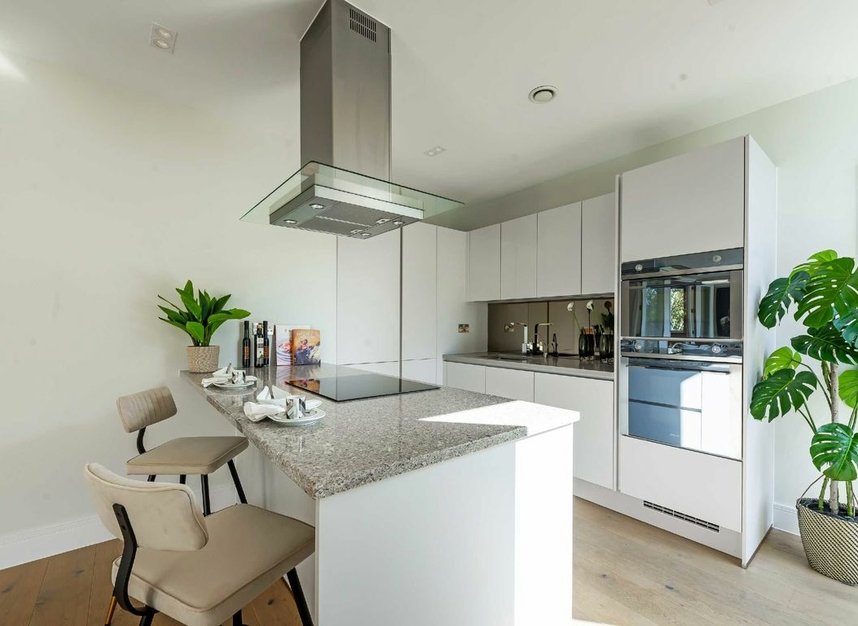 Properties for sale in Aylmer Road - N2 0BS view3