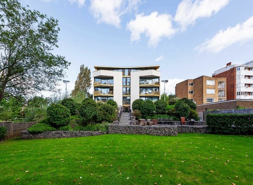 Properties for sale in Aylmer Road - N2 0BS view11