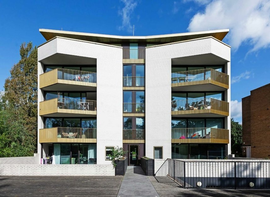 Properties for sale in Aylmer Road - N2 0BS view10