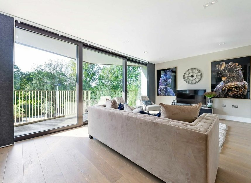 Properties for sale in Aylmer Road - N2 0BS view8