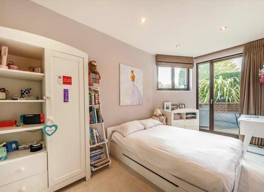 Properties for sale in Aylmer Road - N2 0BX view4
