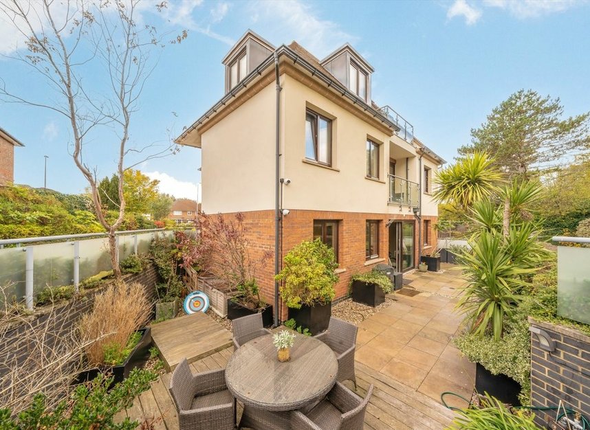 Properties for sale in Aylmer Road - N2 0BX view6