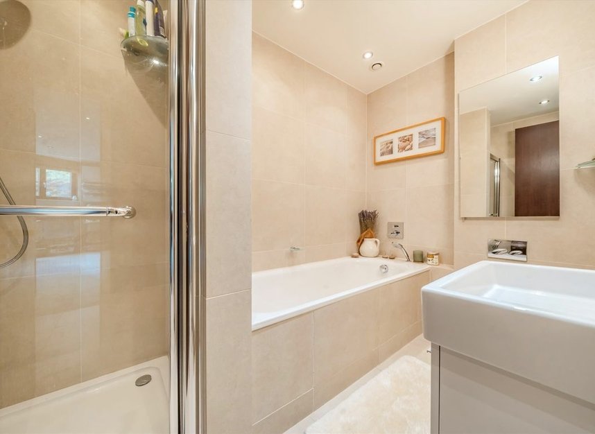 Properties for sale in Aylmer Road - N2 0BX view8
