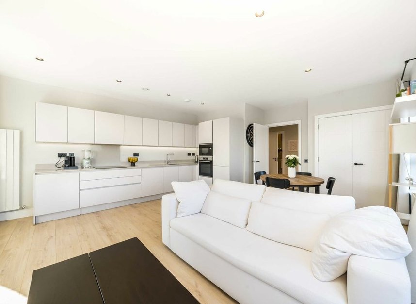 Properties for sale in Ballards Lane - N3 1LP view5