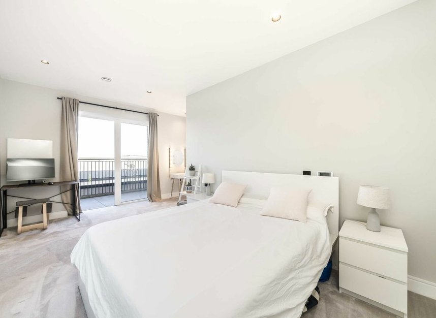 Properties for sale in Ballards Lane - N3 1LP view3