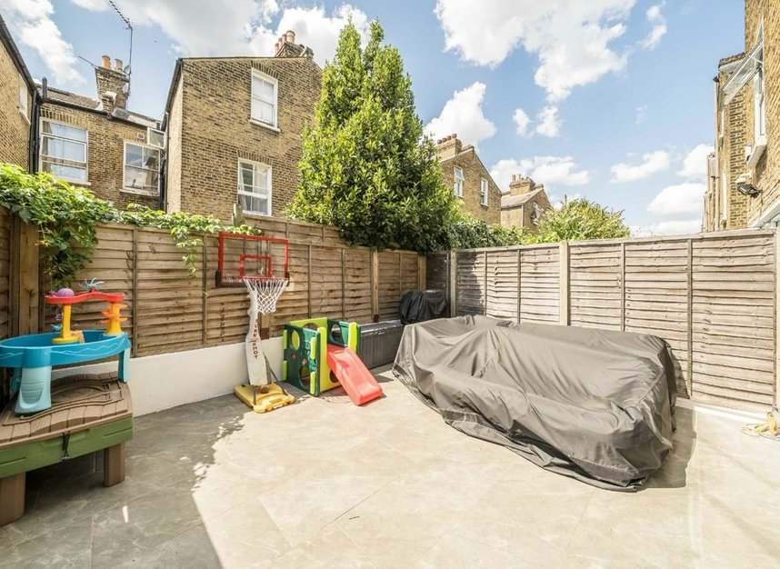 Properties for sale in Ballater Road - SW2 5QR view9