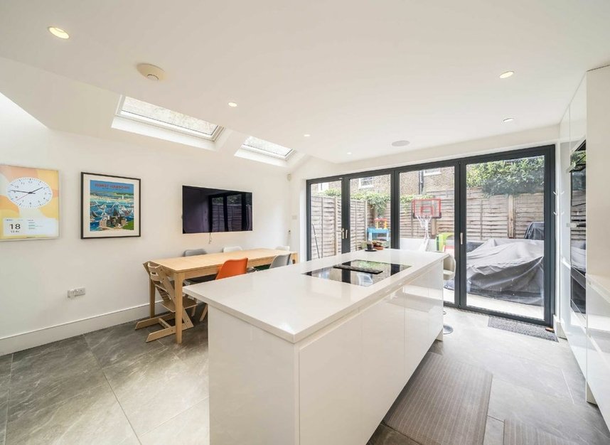 Properties for sale in Ballater Road - SW2 5QR view3