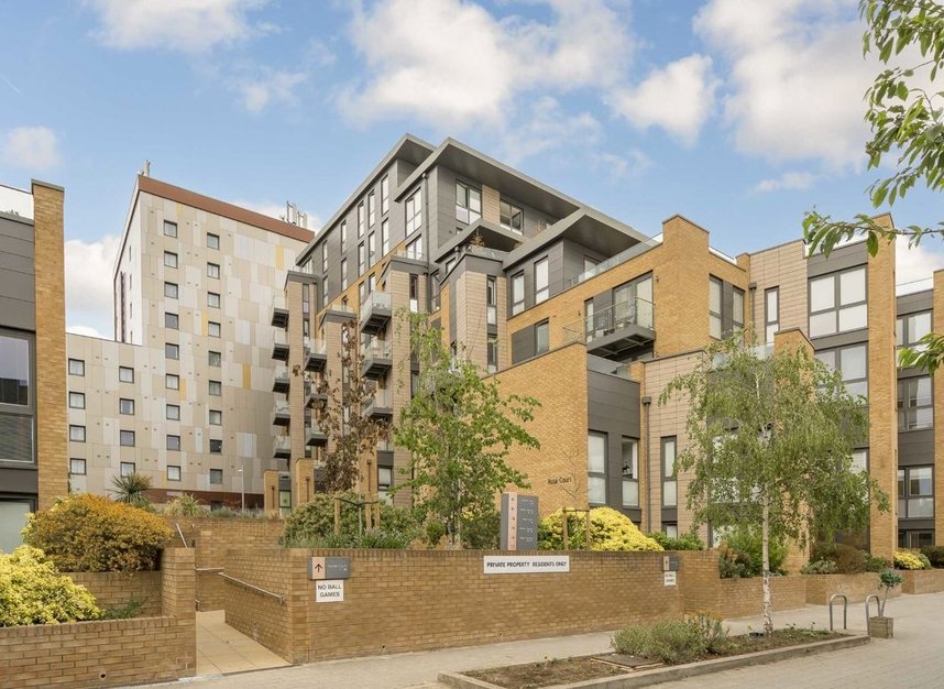 Properties for sale in Baltic Avenue - TW8 0FU view1