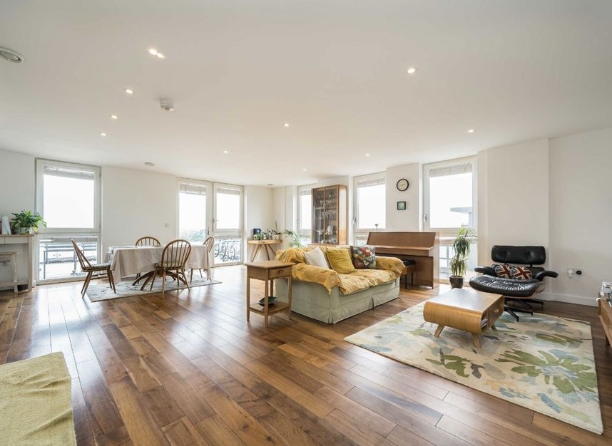 Properties for sale in Baltic Avenue - TW8 0FU view2