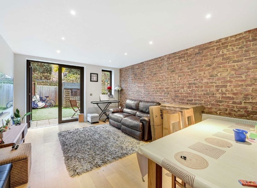 Properties for sale in Baltic Avenue - TW8 0LL view2