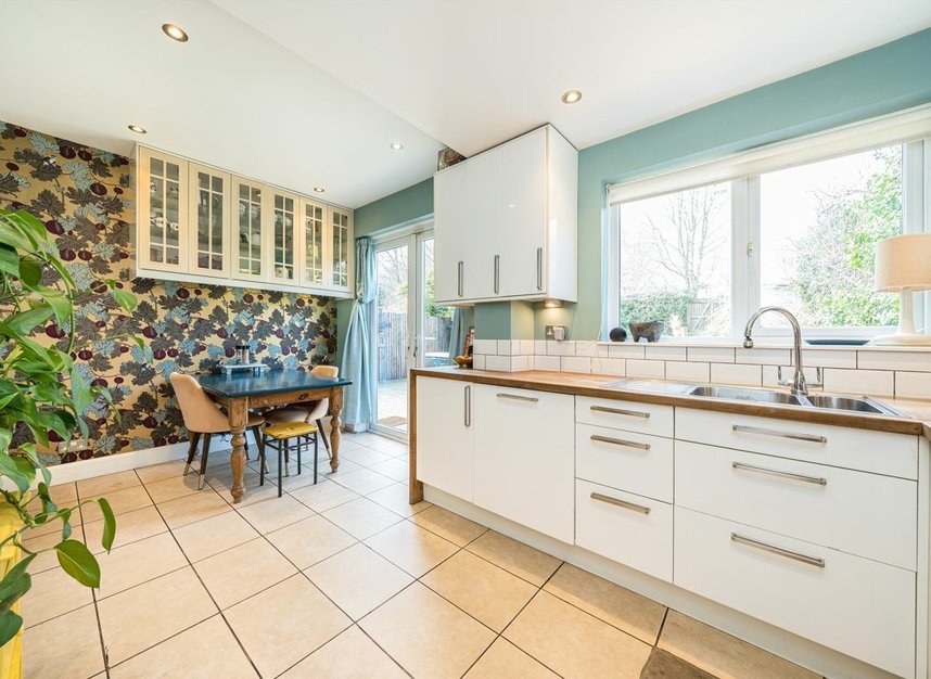 Properties for sale in Bankhurst Road - SE6 4XN view9