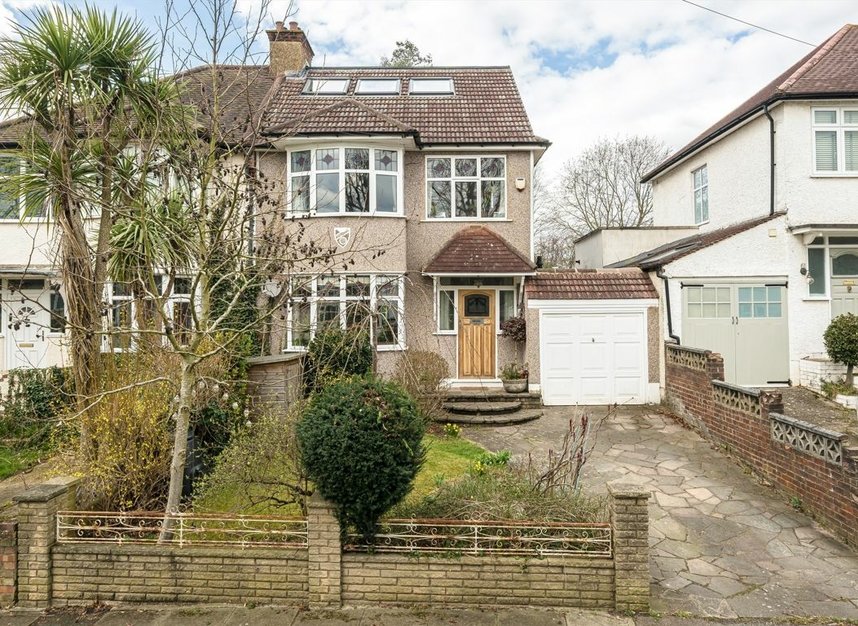 Properties for sale in Bankhurst Road - SE6 4XN view1