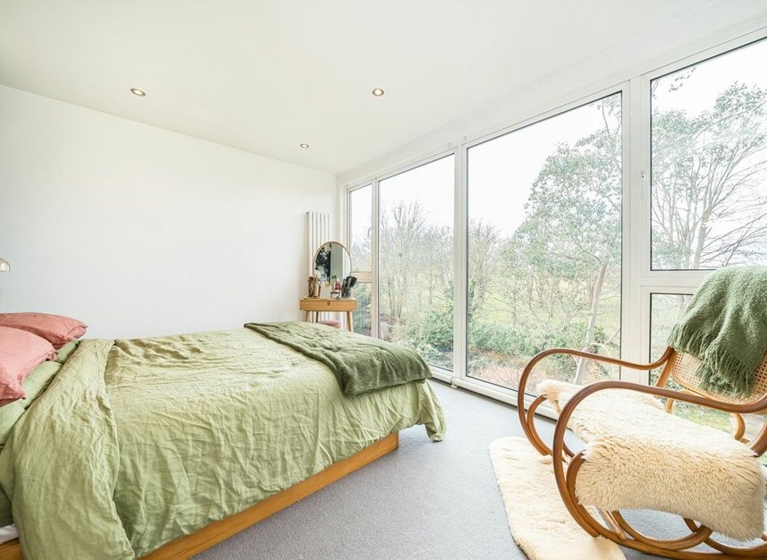 Properties for sale in Bankhurst Road - SE6 4XN view5