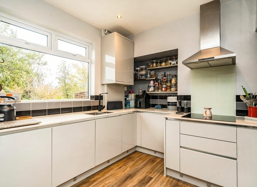 Properties for sale in Bankhurst Road - SE6 4XN view4
