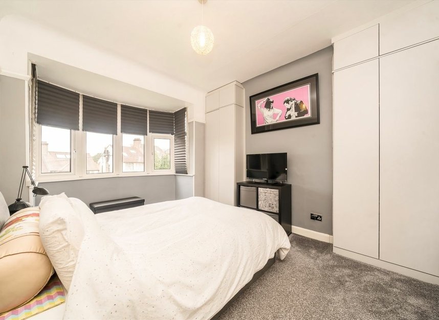 Properties for sale in Bankhurst Road - SE6 4XN view6