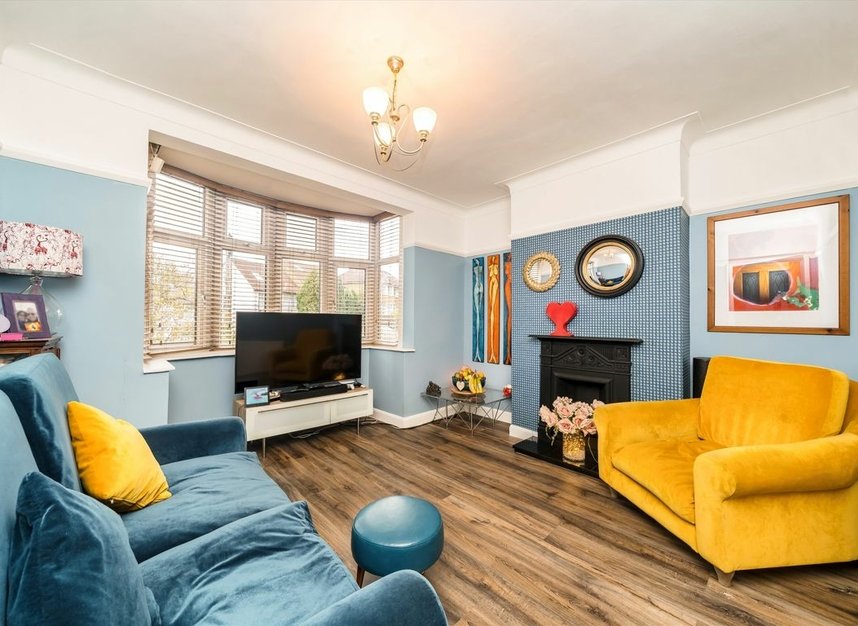Properties for sale in Bankhurst Road - SE6 4XN view2