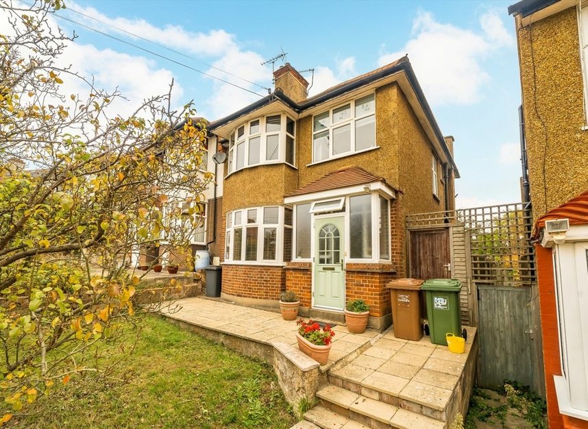 Properties for sale in Bankhurst Road - SE6 4XN view1
