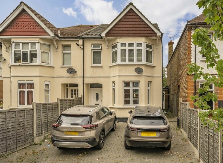 Properties for sale in Barlow Road - W3 9LJ view1