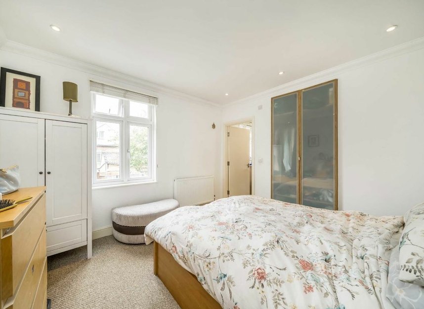 Properties for sale in Barlow Road - W3 9LJ view8