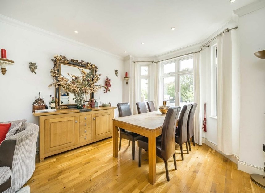 Properties for sale in Barlow Road - W3 9LJ view6