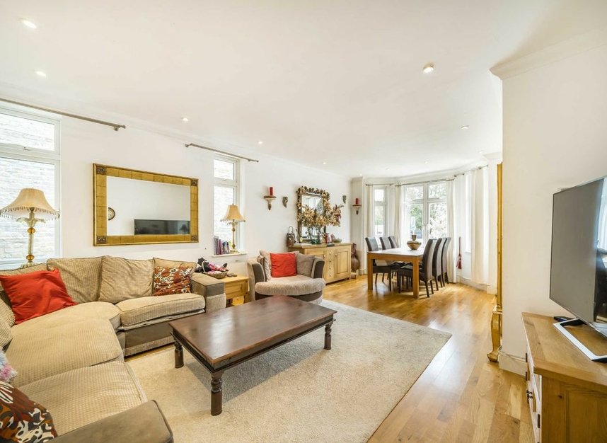 Properties for sale in Barlow Road - W3 9LJ view2