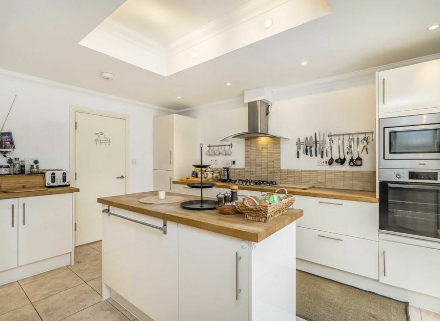 Properties for sale in Barlow Road - W3 9LJ view3