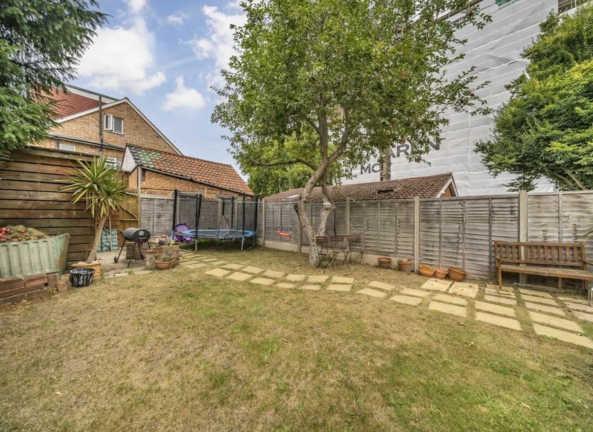 Properties for sale in Barlow Road - W3 9LJ view5