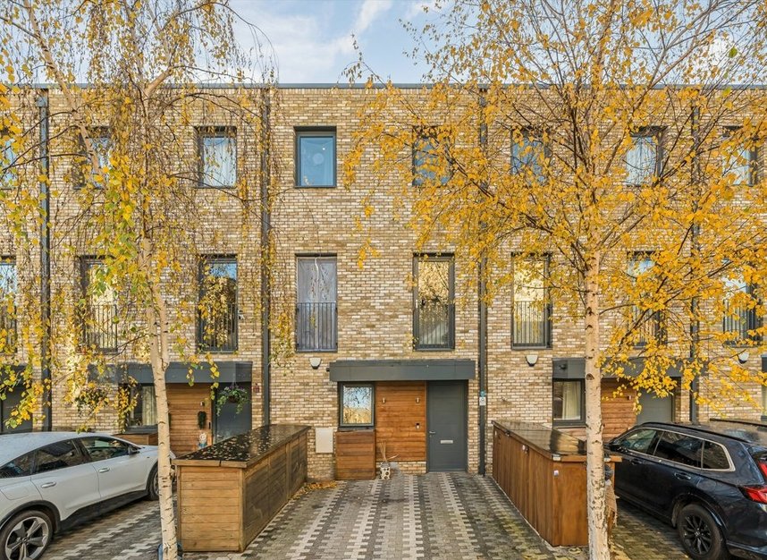 Properties for sale in Beatrice Place - SW19 6BS view1