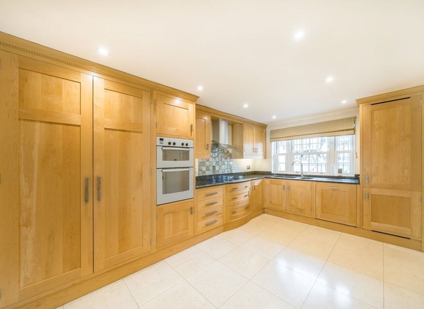 Properties for sale in Beaufort Close - SW15 3TL view3