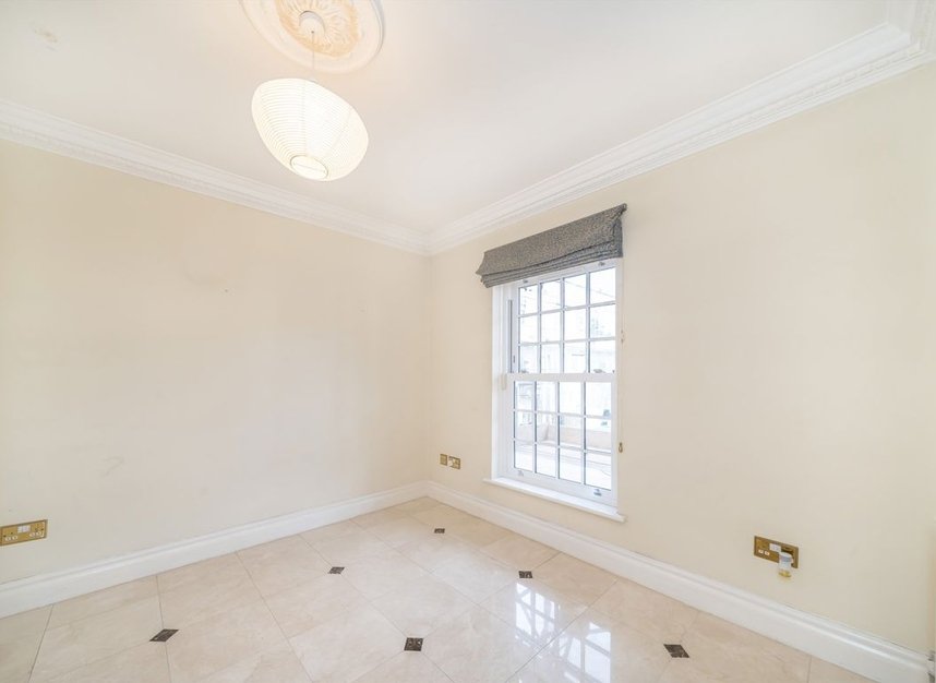 Properties for sale in Beaufort Close - SW15 3TL view5