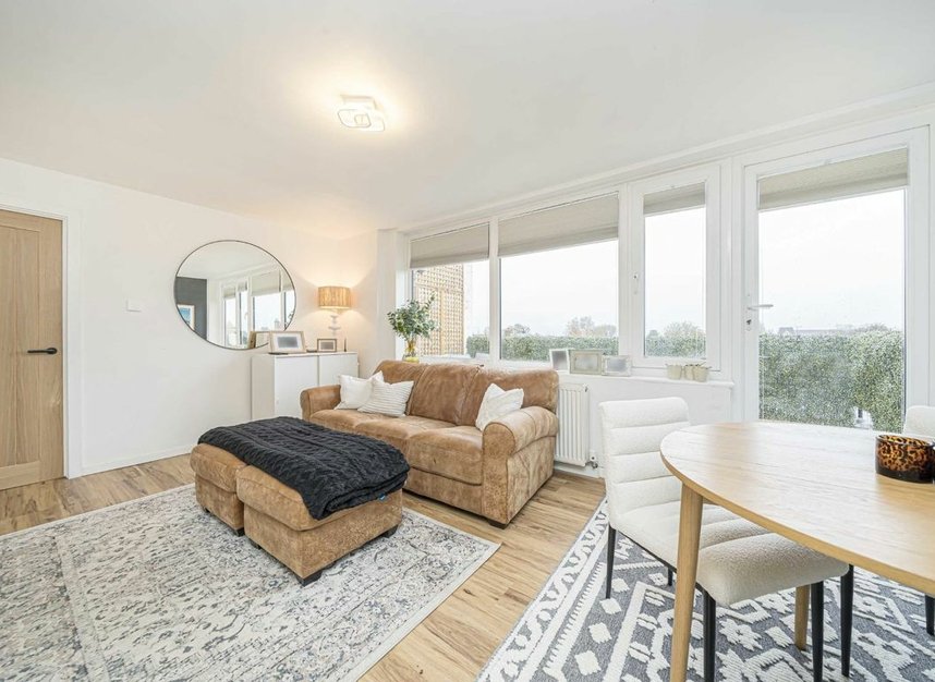 Properties sold in Beaver Close - TW12 2BZ view2