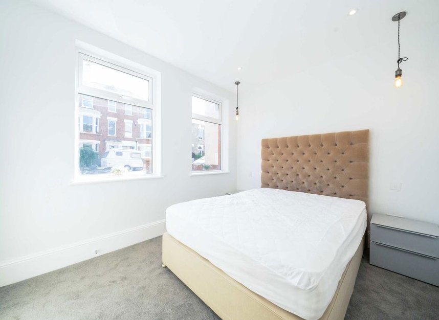 Properties for sale in Bellevue Road - N11 3ET view4