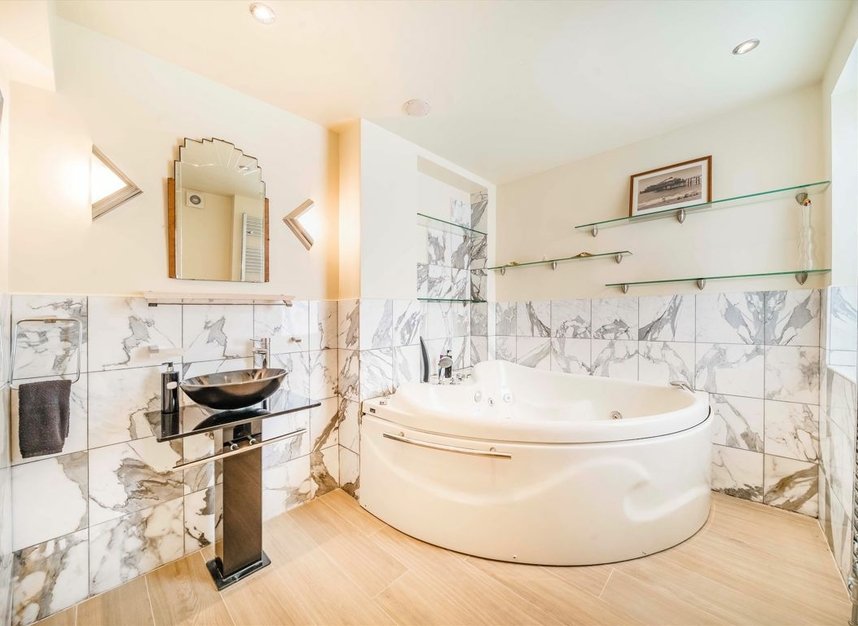 Properties for sale in Belsize Park - NW3 4EE view8