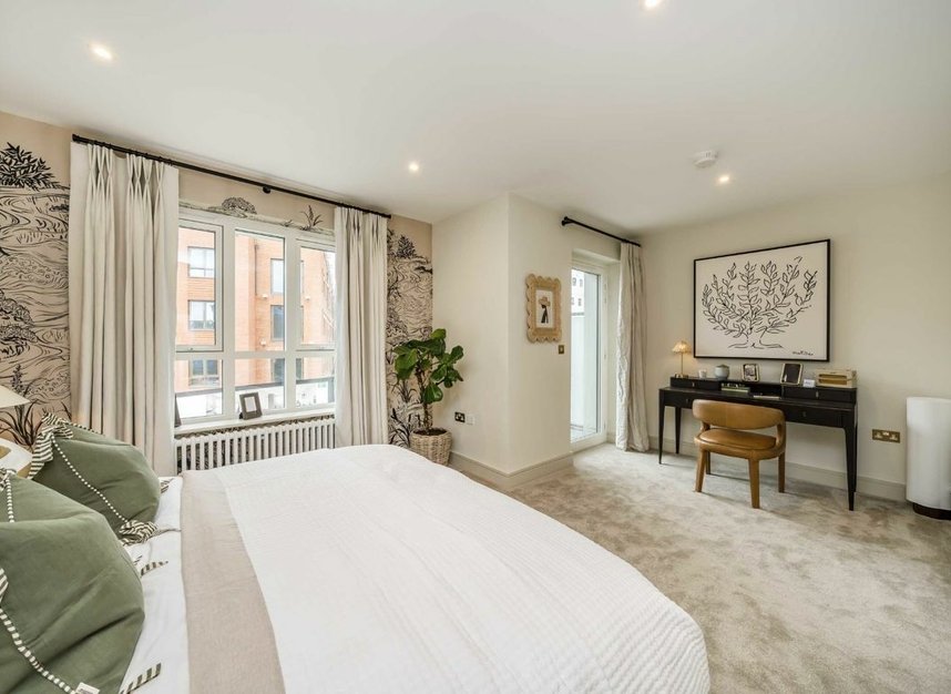 Properties for sale in Bicknell Way - SW17 0FD view6