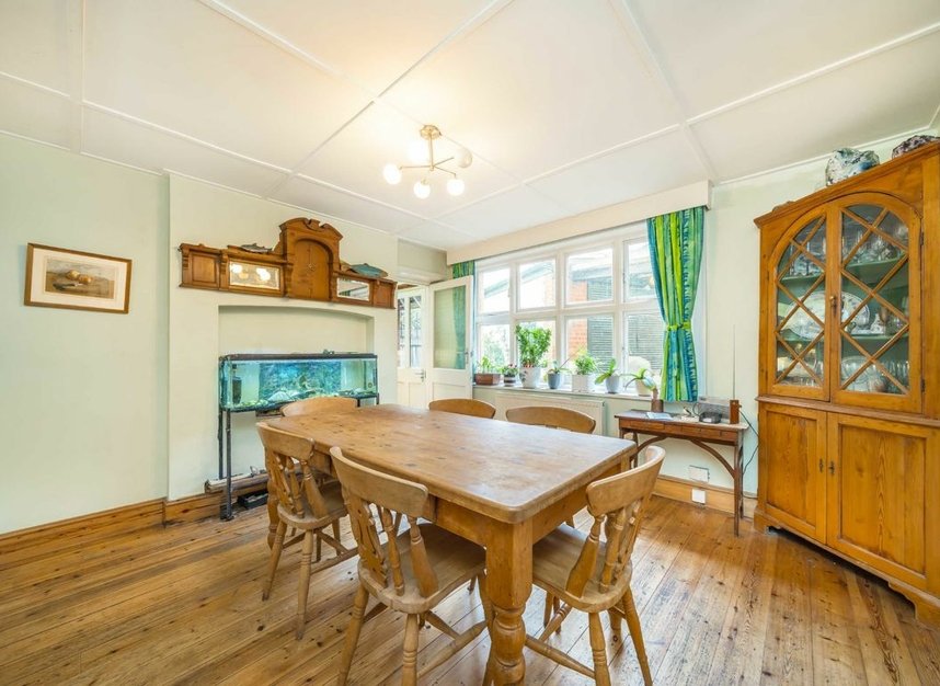 Properties for sale in Blakesley Avenue - W5 2DW view6