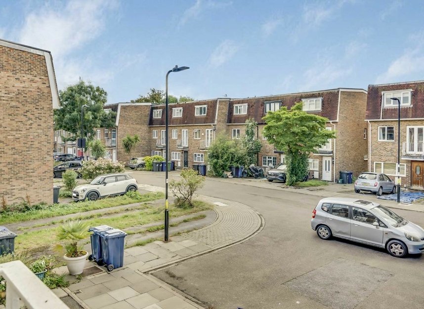 Properties for sale in Blossom Close - W5 4YF view9