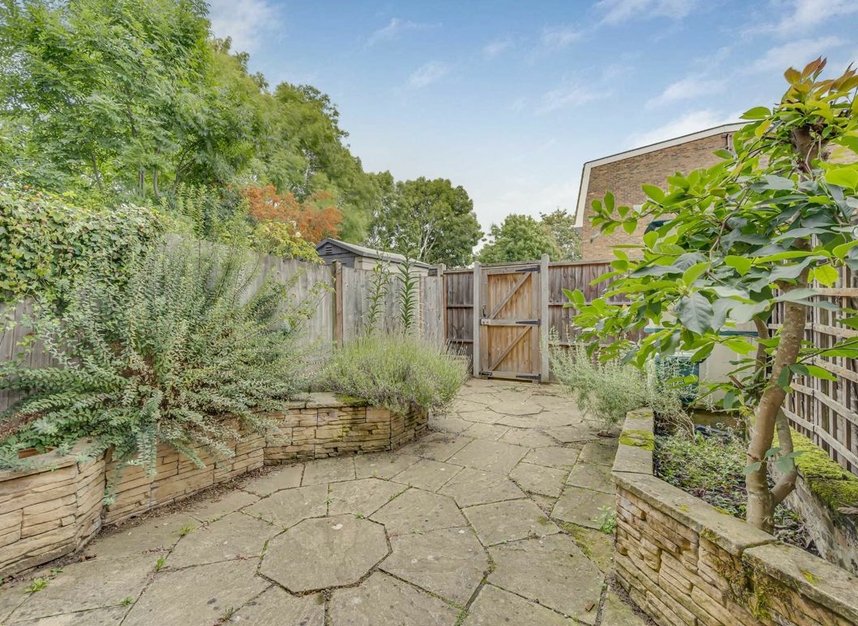 Properties for sale in Blossom Close - W5 4YF view4