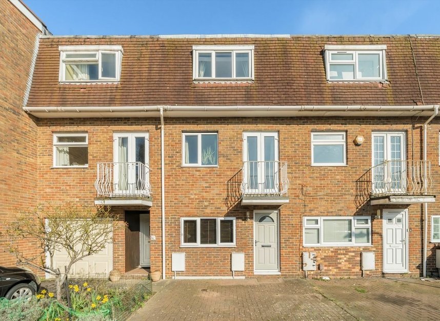 Properties for sale in Blossom Close - W5 4YF view1