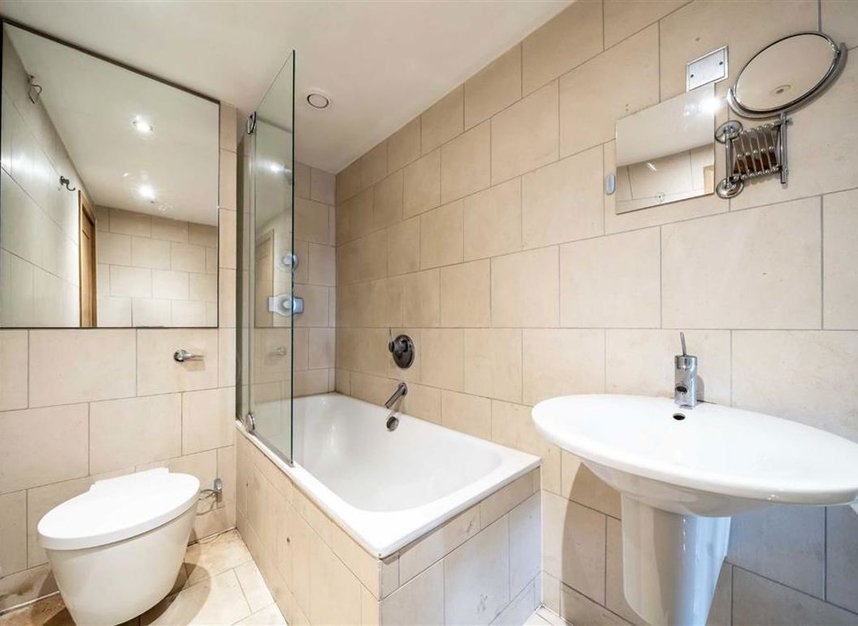 Properties for sale in Borough High Street - SE1 1XU view7