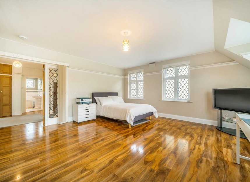 Properties for sale in Boston Gardens - TW8 9LS view6