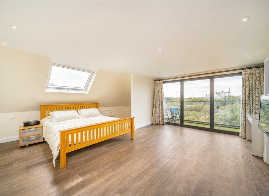 Properties for sale in Boston Gardens - TW8 9LS view5
