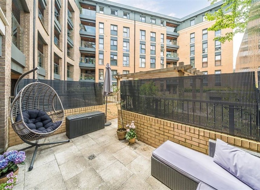 Properties for sale in Bradley Road - SW4 8FA view4
